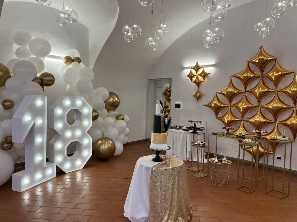 Allestimento 18 anni a Giaveno con numero luminoso e balloon design