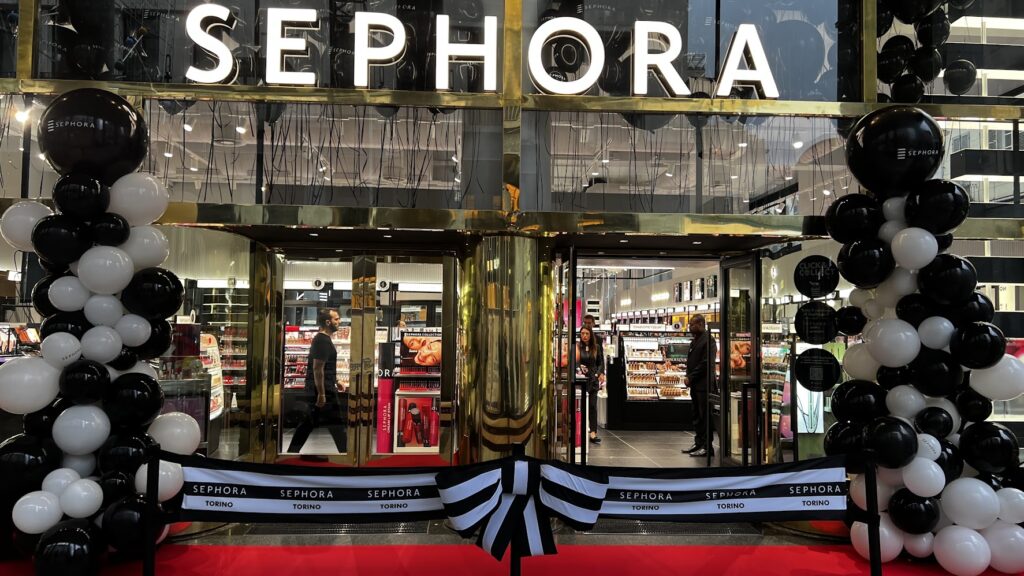 Allestimento con palloncini per inaugurazione Sephora a Torino